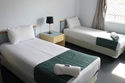Rocky Glen Hotel Motel Gladstone - QLD Tourism 1