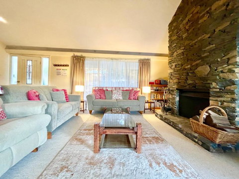 Rocky Mountain Cottage - QLD Tourism 1