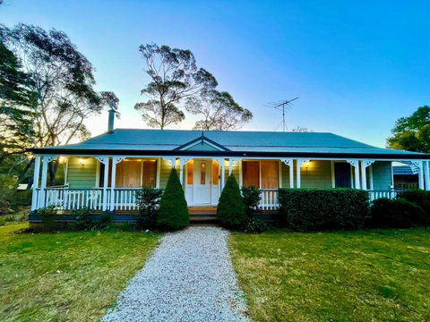 Rocky Mountain Cottage - QLD Tourism 0