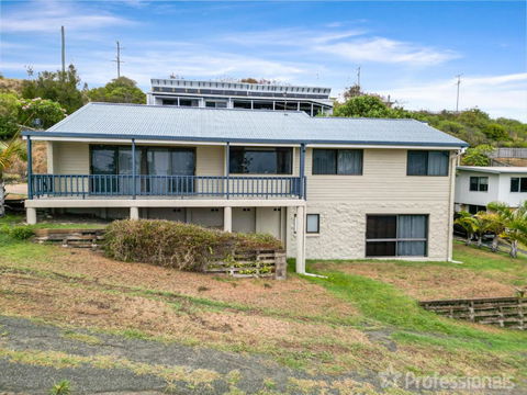 Rocky Retreat At Emu Park - QLD Tourism 1