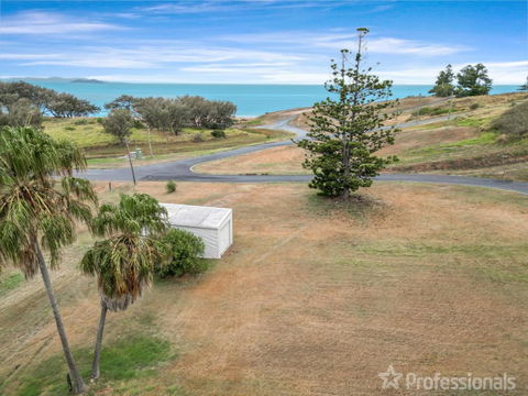 Rocky Retreat At Emu Park - QLD Tourism 3