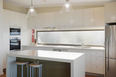 Rolling Waves 3 - Beach Access & Pet Friendly! - QLD Tourism 3