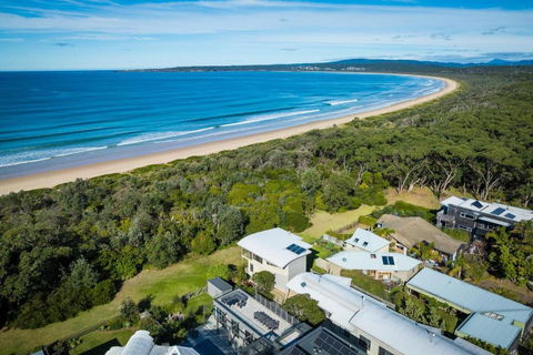 Rolling Waves 3 - Beach Access & Pet Friendly! - QLD Tourism 0