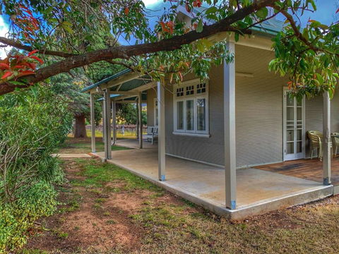 Roma Cottage On Roma Orchard - Queensland Tourism 2