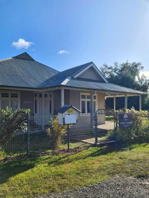 Roma Cottage On Roma Orchard - Queensland Tourism 1