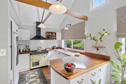 Romantic Lakeview Cottage - QLD Tourism 2