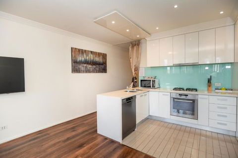Rome Sky Villa - QLD Tourism 3