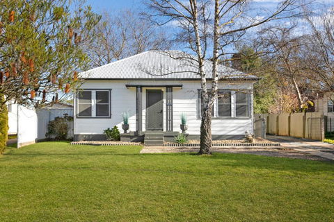 Ronelle Cottage - QLD Tourism 0