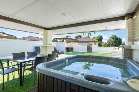 Rooftop Tranquility At Stunning Temple Resort - Queensland Tourism 0