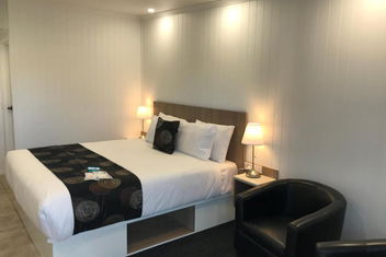 Room Motel Kingaroy East with QLD Tourism