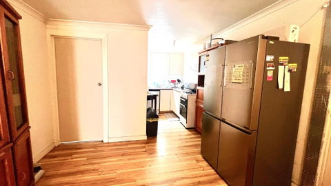 Room Near To Melbourne Airport & Train Station - QLD Tourism 2