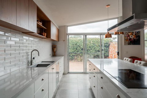 Rose Villa Heritage Home With Parking & WiFi - Queensland Tourism 2