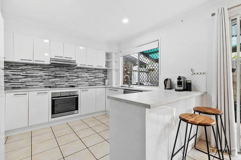 Rosella Rise! - QLD Tourism 1