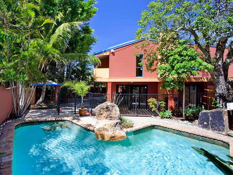 Ross Cres Spacious Private Beach House - QLD Tourism 0