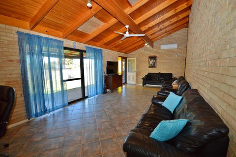 Rossys Retreat - Kalbarri WA - Queensland Tourism 0