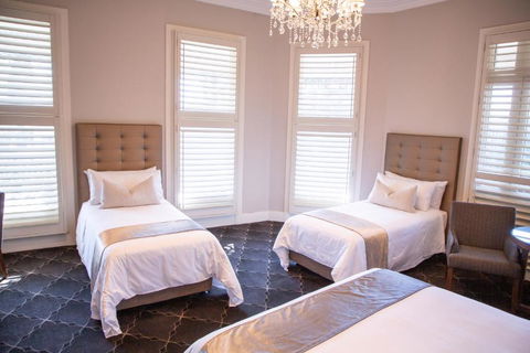 Royal Hotel Randwick - Queensland Tourism 1