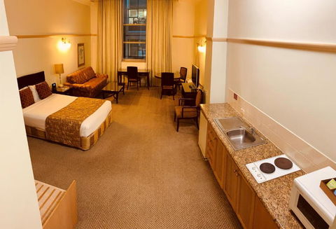 Royal Albert Hotel - Queensland Tourism 1