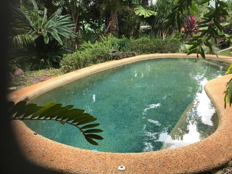 Royal Palm Cottage, Entire Two Bedroom 2 Bathroom House With Pool - QLD Tourism 2