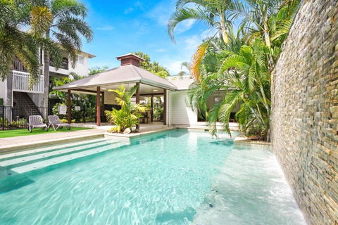 Royal Pavilions 8 - Queensland Tourism 0
