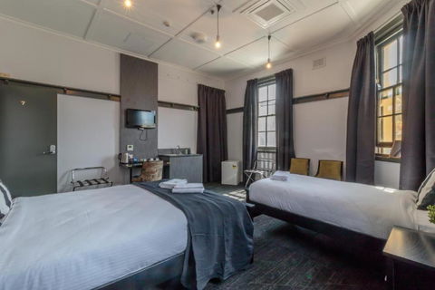 Royal Hotel Ryde - QLD Tourism 3