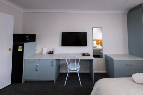 Roydons Motor Inn - Queensland Tourism 3