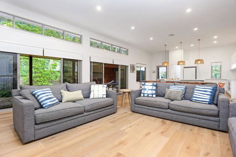 Russell Street Retreat - Queensland Tourism 1