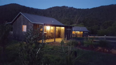 Rustic Hut Bush Retreat - Queensland Tourism 1