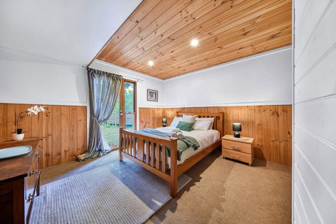 Rustic Treehouse - Aireys Inlet - QLD Tourism 2