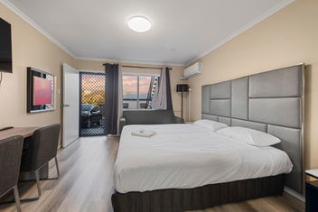 S1 Motel with QLD Tourism