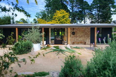 SABLE MAE Luxury Rustic Ranch - QLD Tourism 1