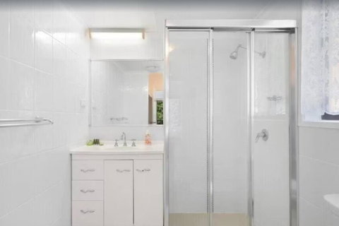 Salerno - Hosted By Burleigh Letting - Queensland Tourism 3