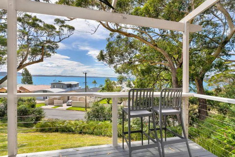 Sally Beach House With Ocean Views - Queensland Tourism 0