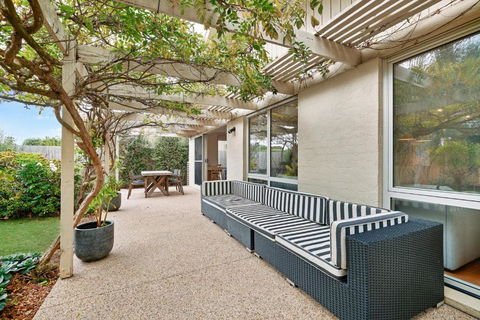 Salt Air Hideaway With Lush Backyard - QLD Tourism 2