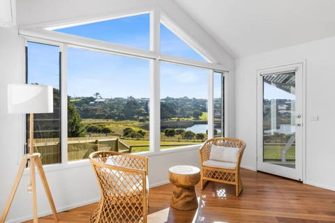 SALTWATER HOUSE - Opposite The Beach And Views Over The Lake! - QLD Tourism 2