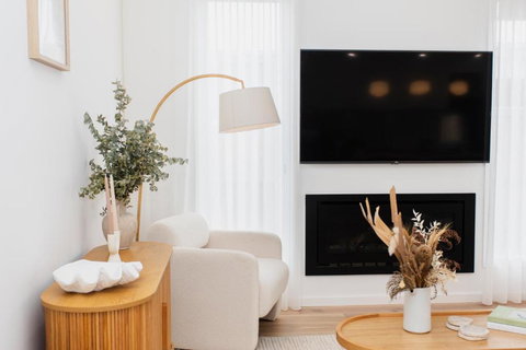 Saltwater Lux, 4 Bdrm, 3 Bath, Golf, Weddings, Beaches, Adventure Park - Queensland Tourism 1