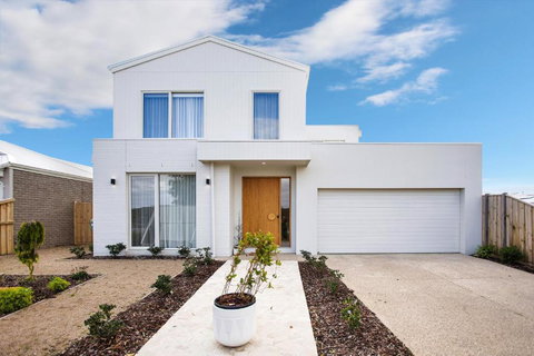 Saltwater Lux, 4 Bdrm, 3 Bath, Golf, Weddings, Beaches, Adventure Park - Queensland Tourism 2