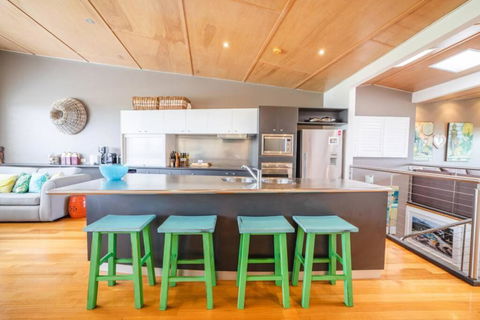 Saltwater 5 - Sleeps 8 - Close To Main Beach - QLD Tourism 1