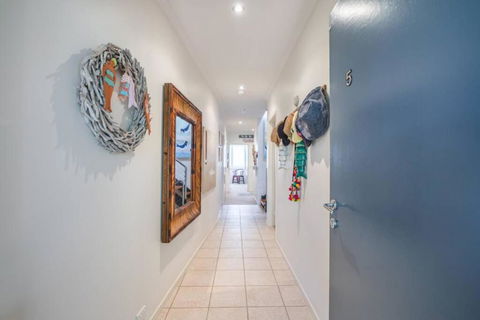 Saltwater 5 - Sleeps 8 - Close To Main Beach - QLD Tourism 3