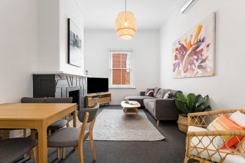 Salty Pines - 3BR House Glenelg South - QLD Tourism 0