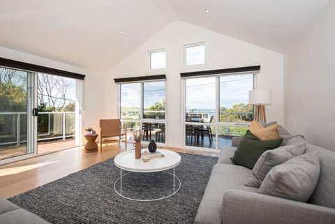 Salty Shores Smiths Beach - Queensland Tourism 0