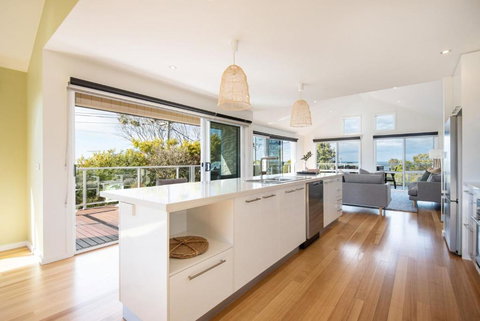 Salty Shores Smiths Beach - Queensland Tourism 3