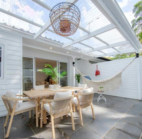 SALTY SNOOZE - Your Coastal Holiday House - QLD Tourism 0