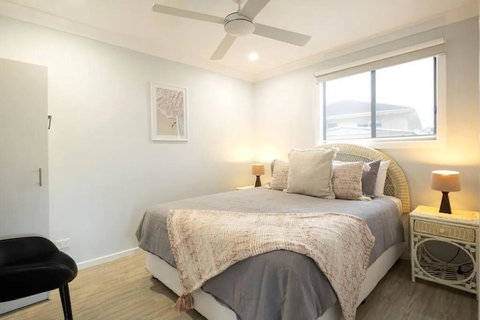 Salty Vibes - Queensland Tourism 0