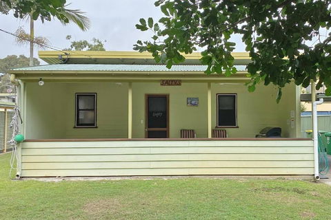 SALTYS AMITY POINT - QLD Tourism 0