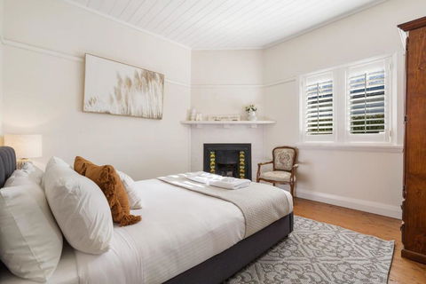 Sampson Cottage - Historic Charm - Queensland Tourism 1