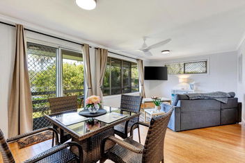 Sanctuary Lakes Fauna Retreat with QLD Tourism