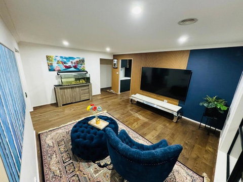 Sanctuary Lakes Holiday House - QLD Tourism 0