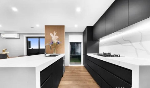 Sanctuary Lakes Holiday House - QLD Tourism 3