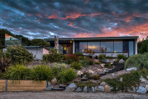 SALT Luxury Couples Villa - QLD Tourism 3