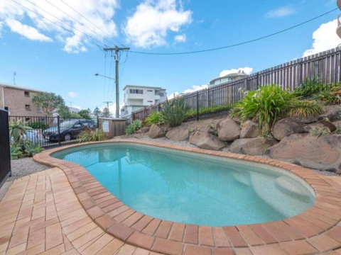 Sandalwood Unit 1 66 Lower Gay Tce - QLD Tourism 3